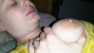 Eating stranger’s cum off her face as bf fucks and creampies her