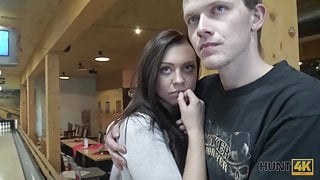 Guy penetrates attractive beauty while cuckold plays bowling