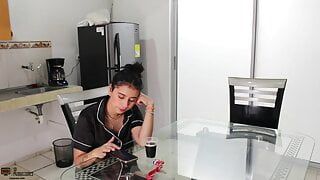 While my husband’s cuckold is not at home, his stepson fucks my pussy better than him – Porn in Spanish