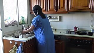 Pregnant Egyptian Wife Gets Creampied While Doing The Dishes