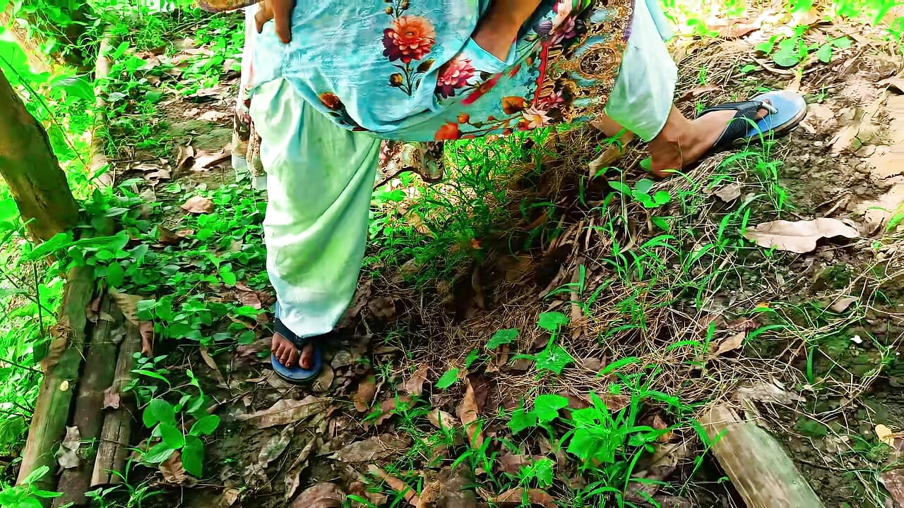 Guy Has Sex with Neighbor Aunty