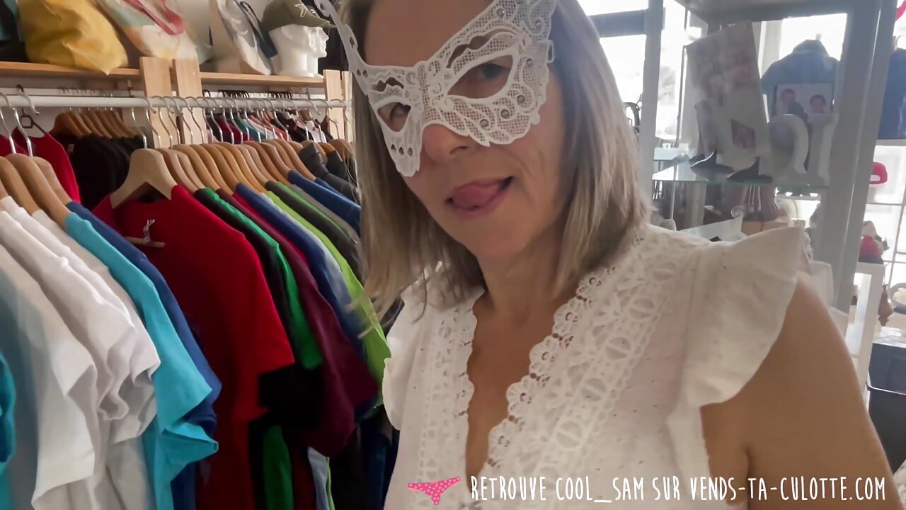 Vends-ta-culotte – Beautiful amateur MILF fucks at work with a client